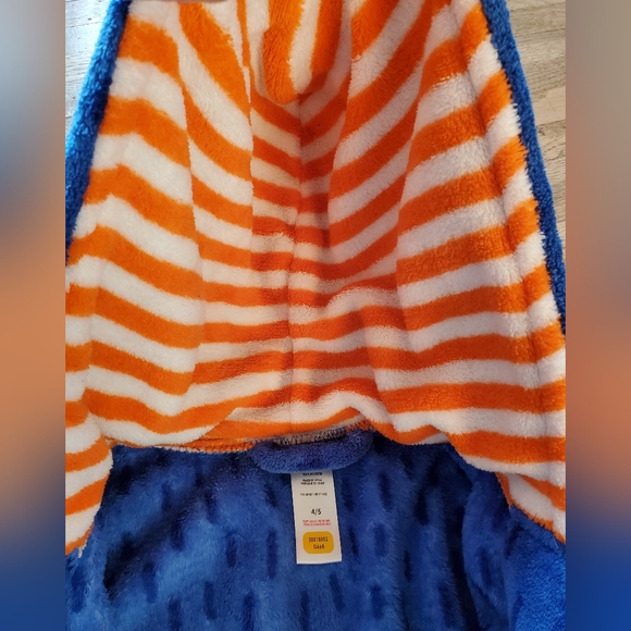 Lounge Robes - Picture 4 of 5